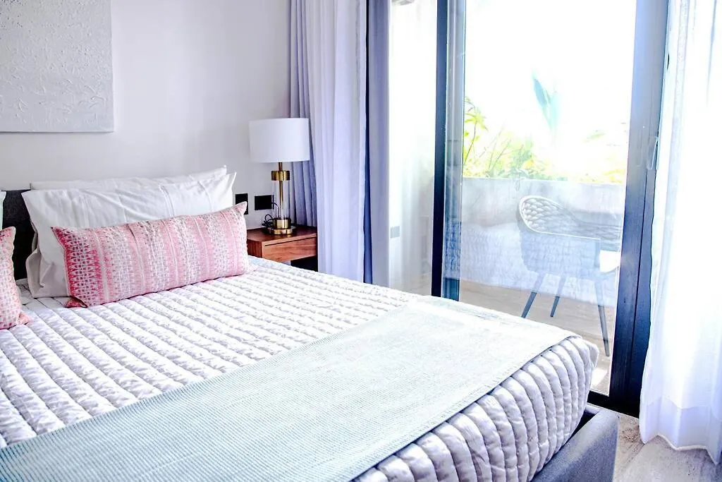 Ocean View Studio, Rooftop Pool, Steps From Beach Hyatt Playa del Carmen 0*,  Mexico