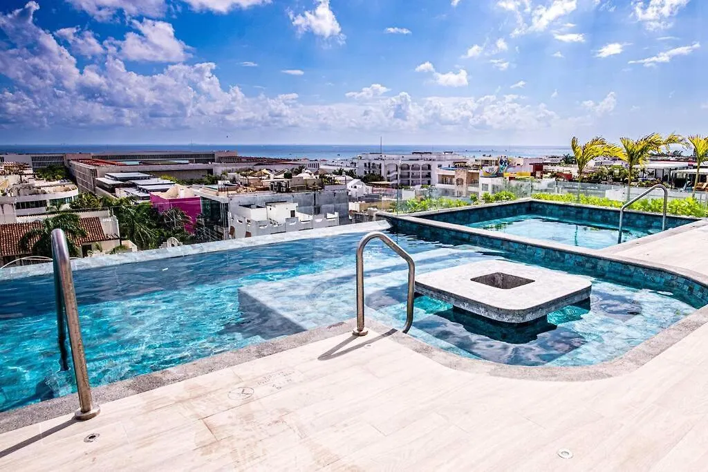 Ocean View Studio, Rooftop Pool, Steps From Beach Hyatt Playa del Carmen Lejlighed